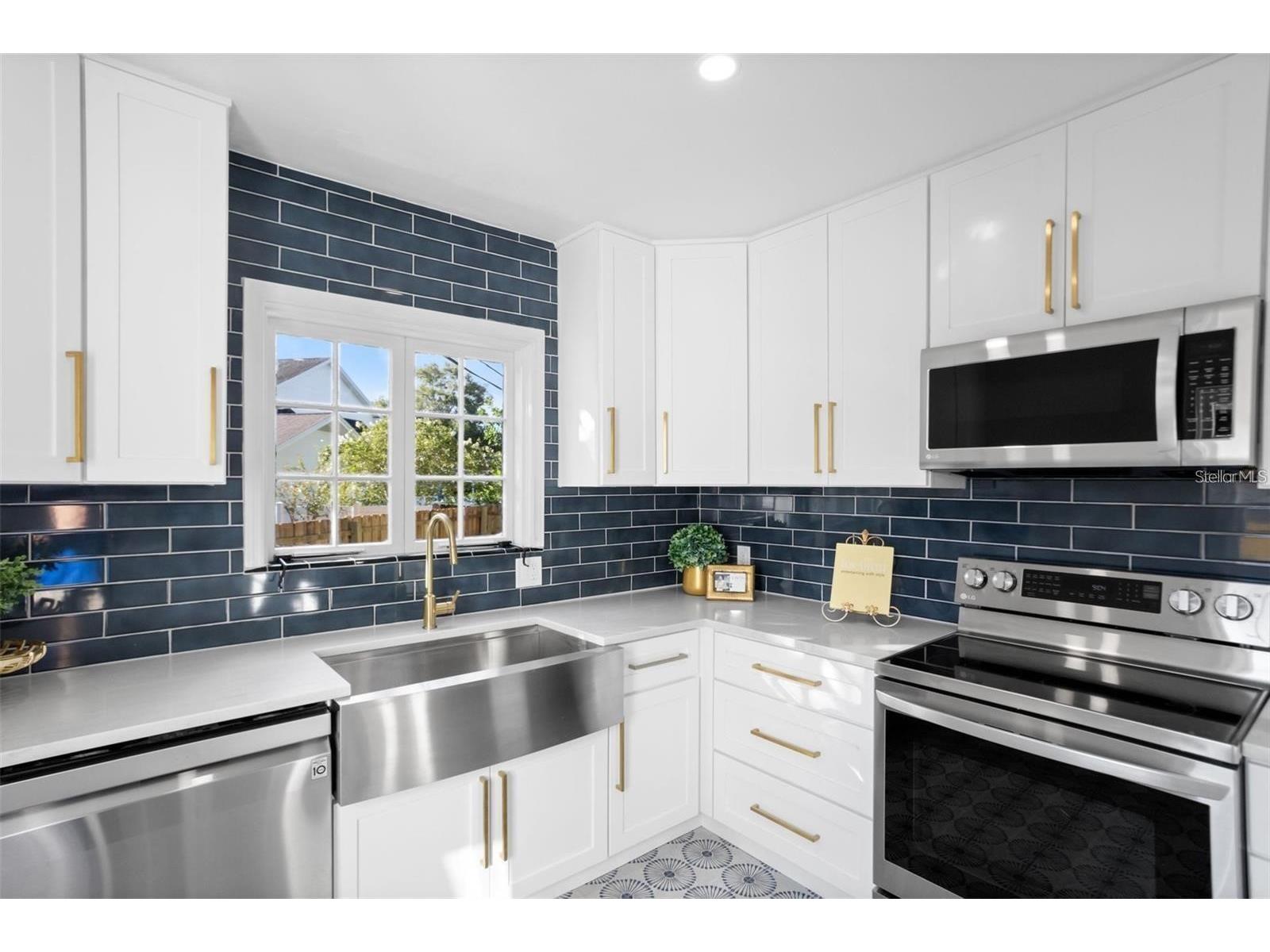 1224 Greenwood Avenue N Saint Petersburg FL 33704 TB8509885 image8