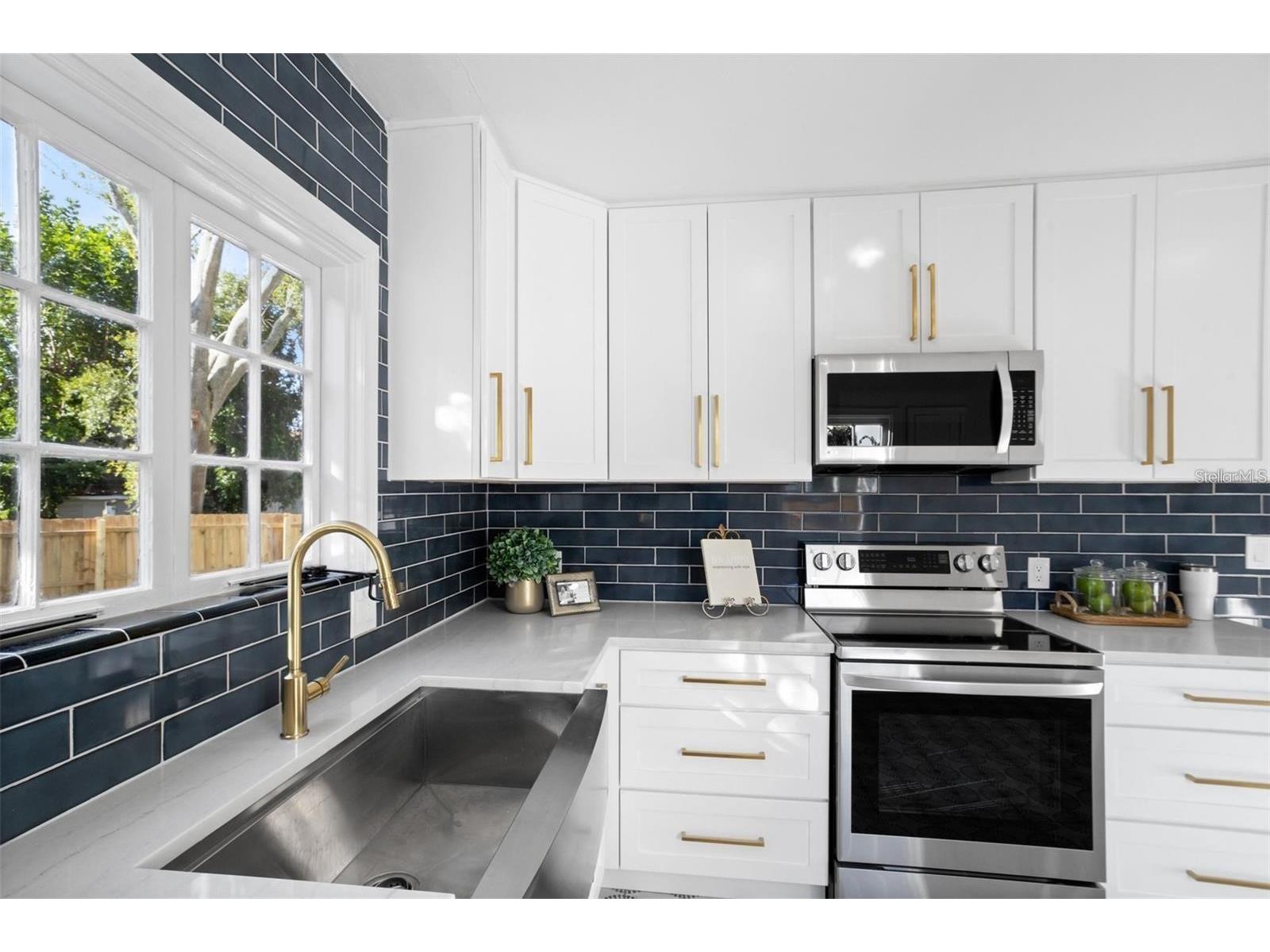 1224 Greenwood Avenue N Saint Petersburg FL 33704 TB8509885 image9