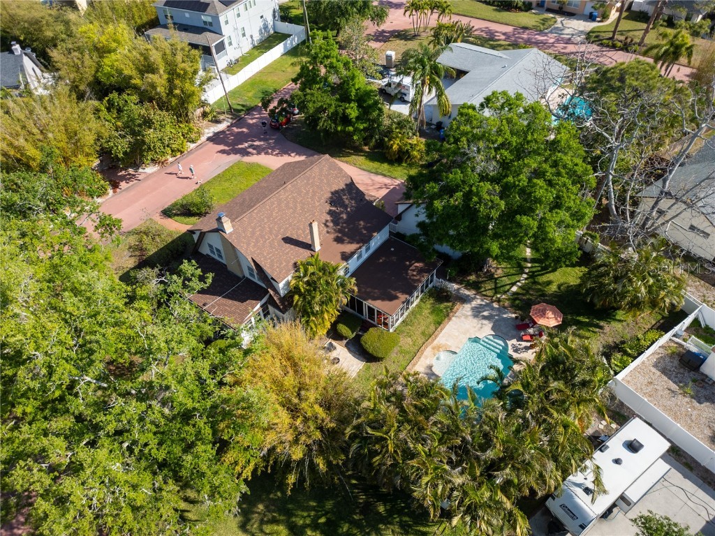 1226 Serpentine Drive S Saint Petersburg FL 33705 TB8441721 image3