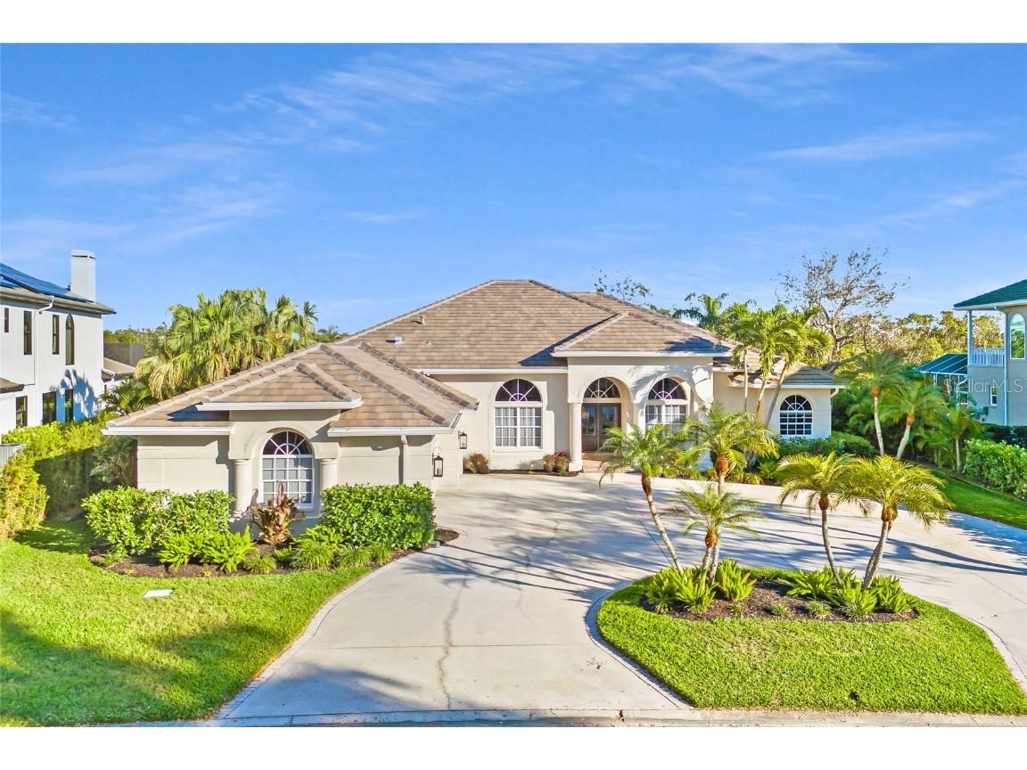 1227 Darlington Oak Circle NE Saint Petersburg FL 33703 TB8351384 image1