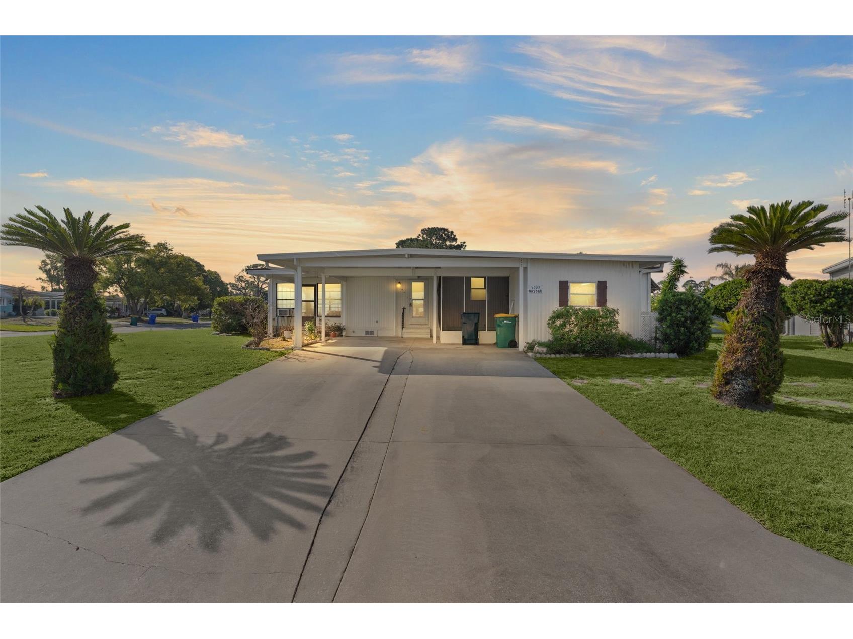 1227 Nassau Circle Tavares FL 32778 G5109715 image1