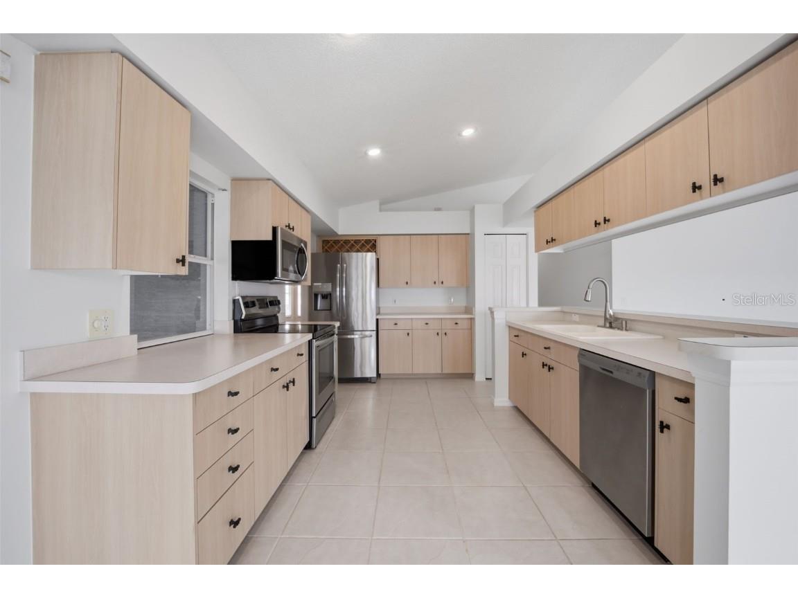 1228 Ashbourne Circle Trinity FL 34655 W7877607 image3