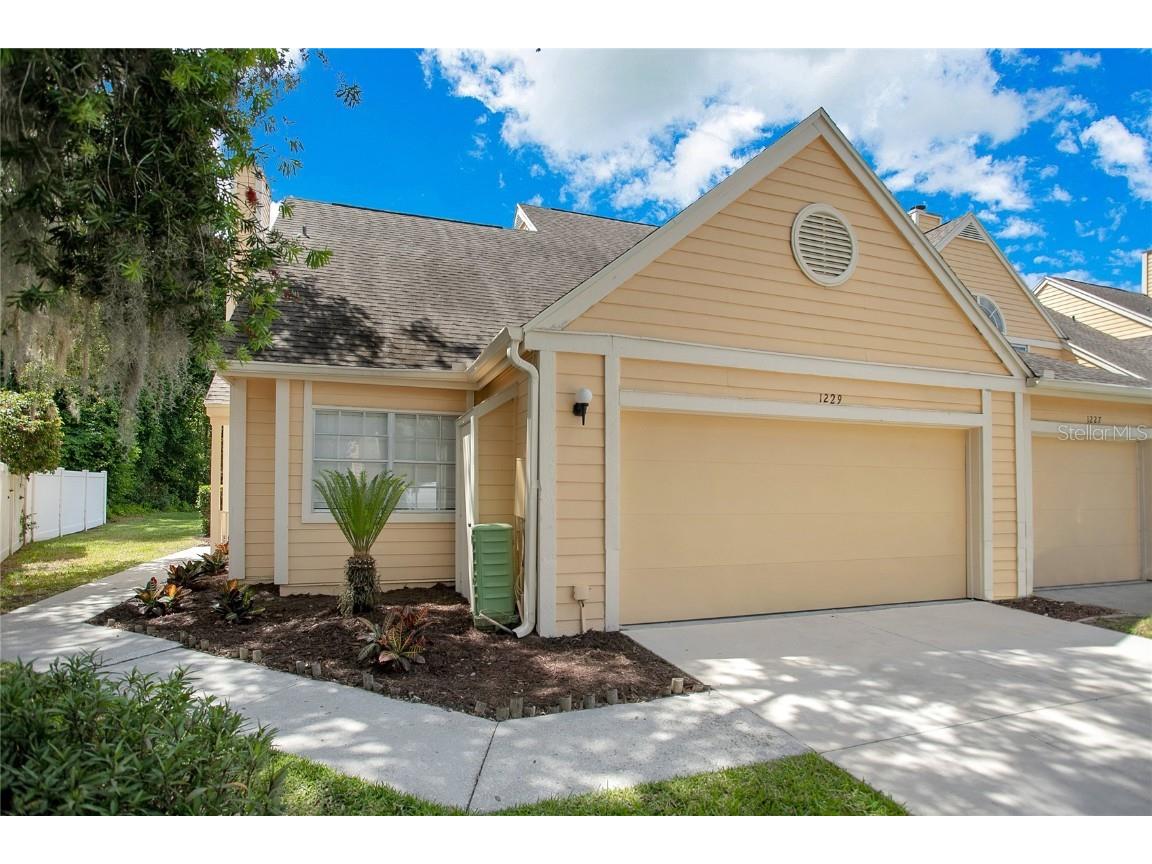 1229 Big Pine Drive Valrico FL 33596 T3465543 image1