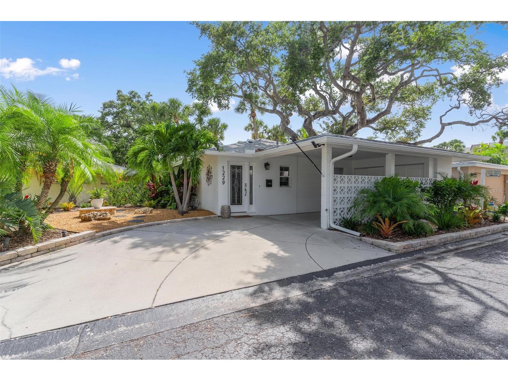 1229 Moonmist Circle #P6 Sarasota FL 34242 G5112987 image1
