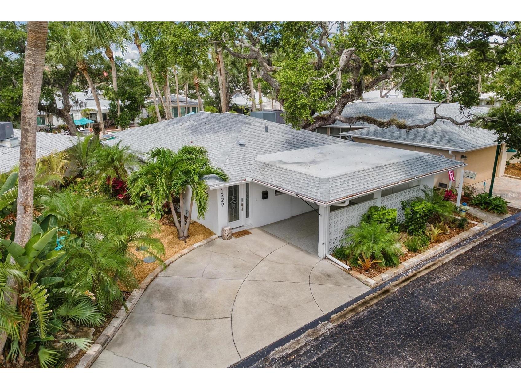 1229 Moonmist Circle #P6 Sarasota FL 34242 G5112987 image53