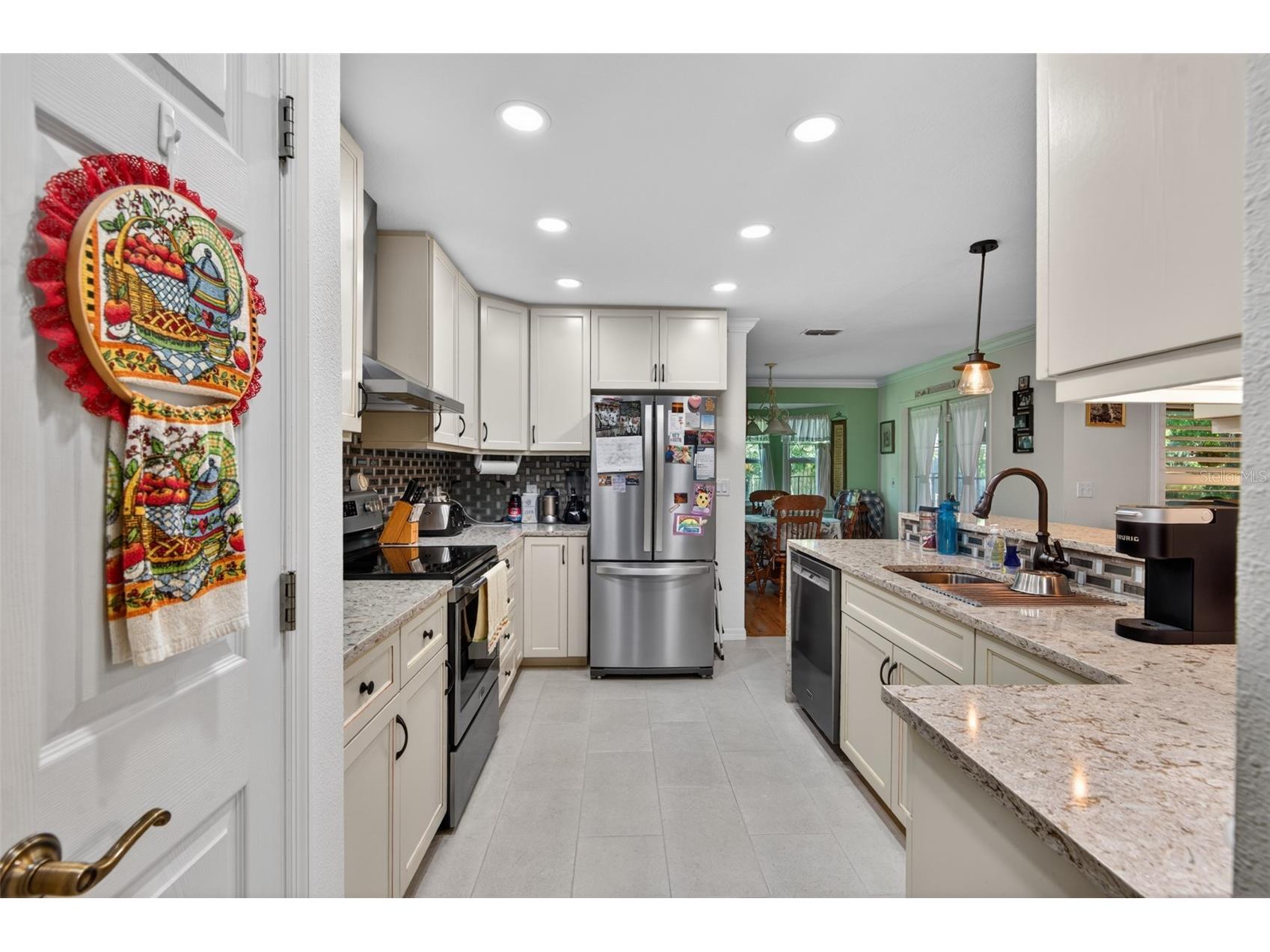 12293 Wolf Den Road Weeki Wachee FL 34614 W7885976 image12