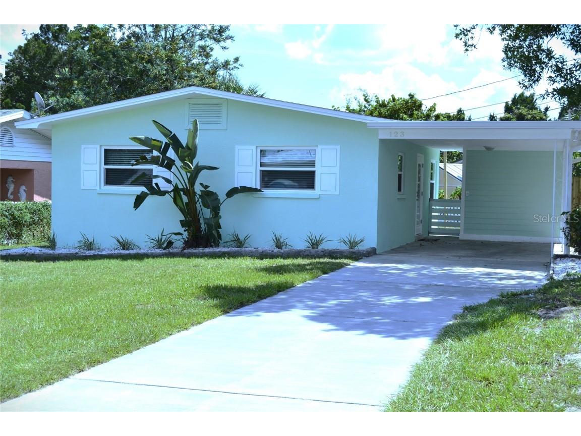 123 Florida Boulevard Crystal Beach FL 34681 U8236653 image1