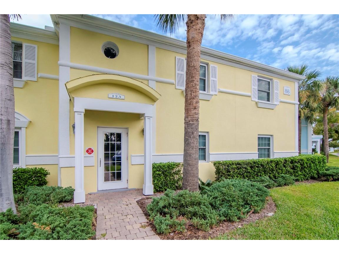 123 Seahorse Drive SE #A Saint Petersburg FL 33705 - BIG BAYOU U8224676 image1