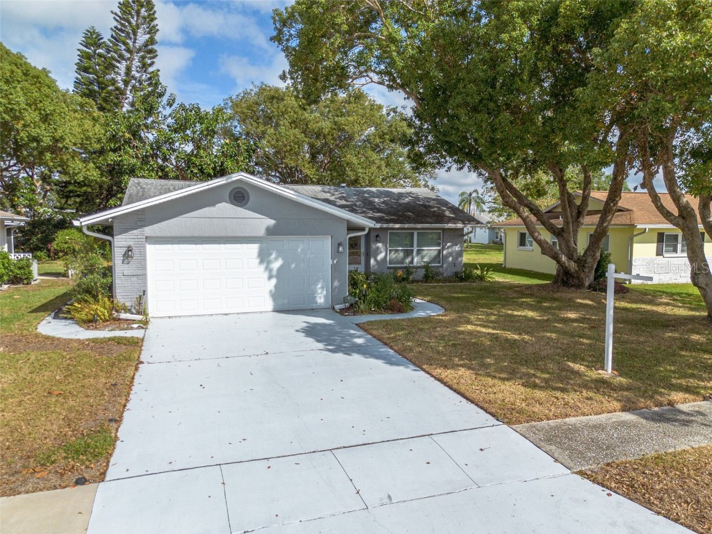 123 Stafford Drive Palm Harbor FL 34684 - LAKE TARPON TB8317503 image1