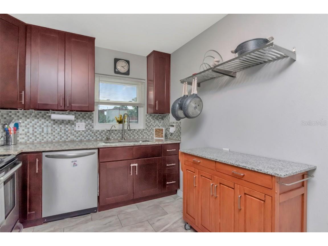 1230 32nd Street N Saint Petersburg FL 33713 TB8453495 image14