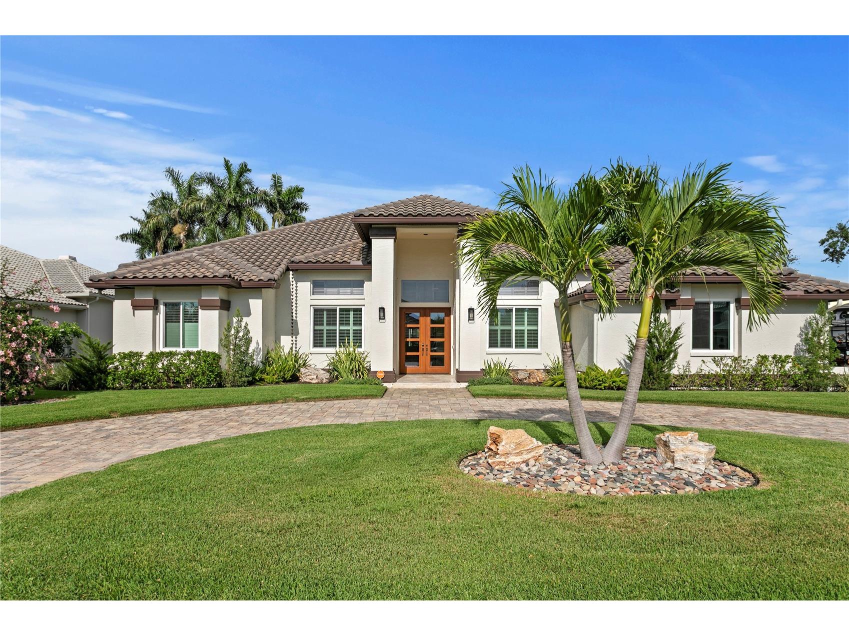 1230 Darlington Oak Circle NE Saint Petersburg FL 33703 TB8518629 image1