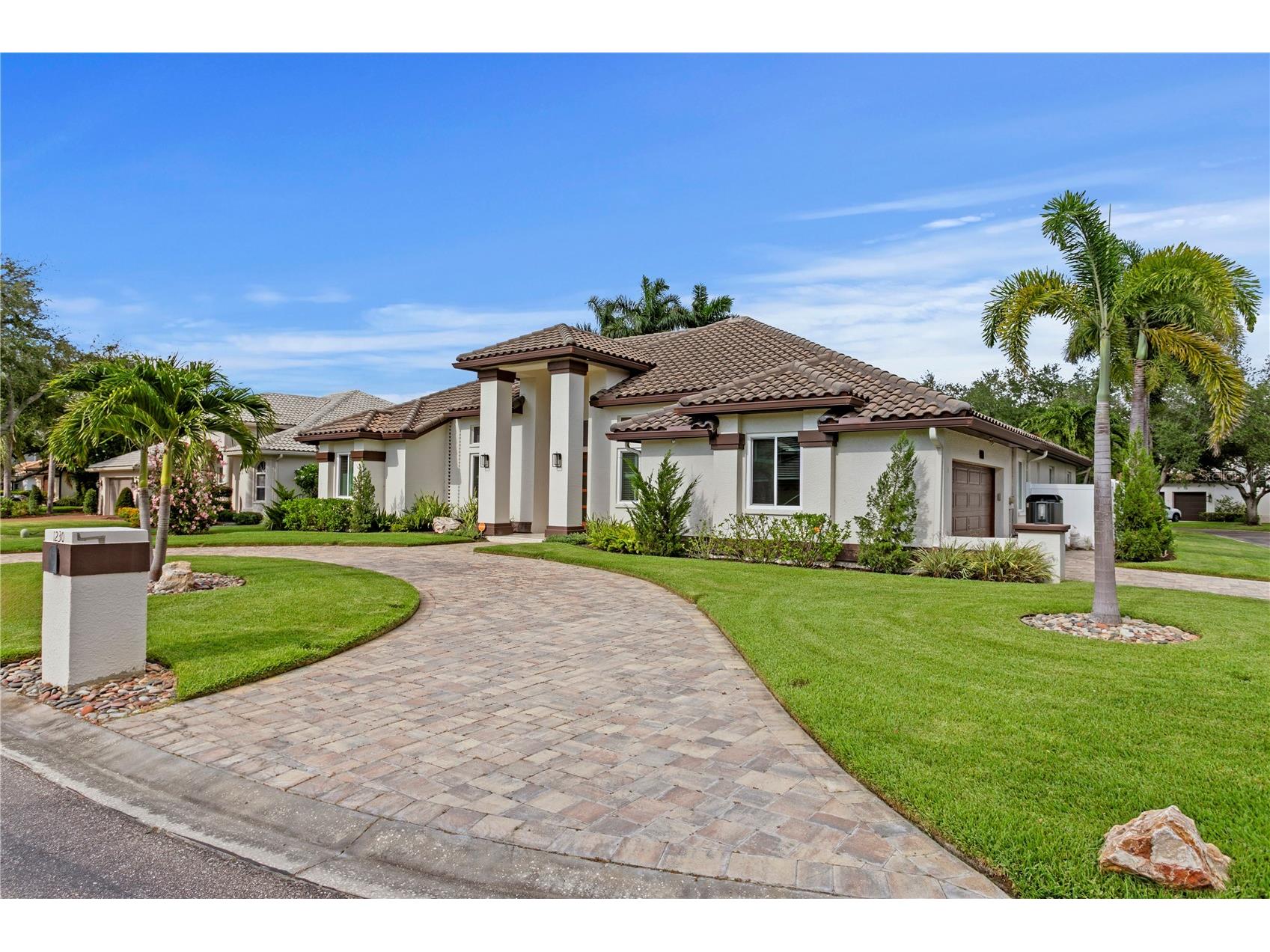 1230 Darlington Oak Circle NE Saint Petersburg FL 33703 TB8518629 image2