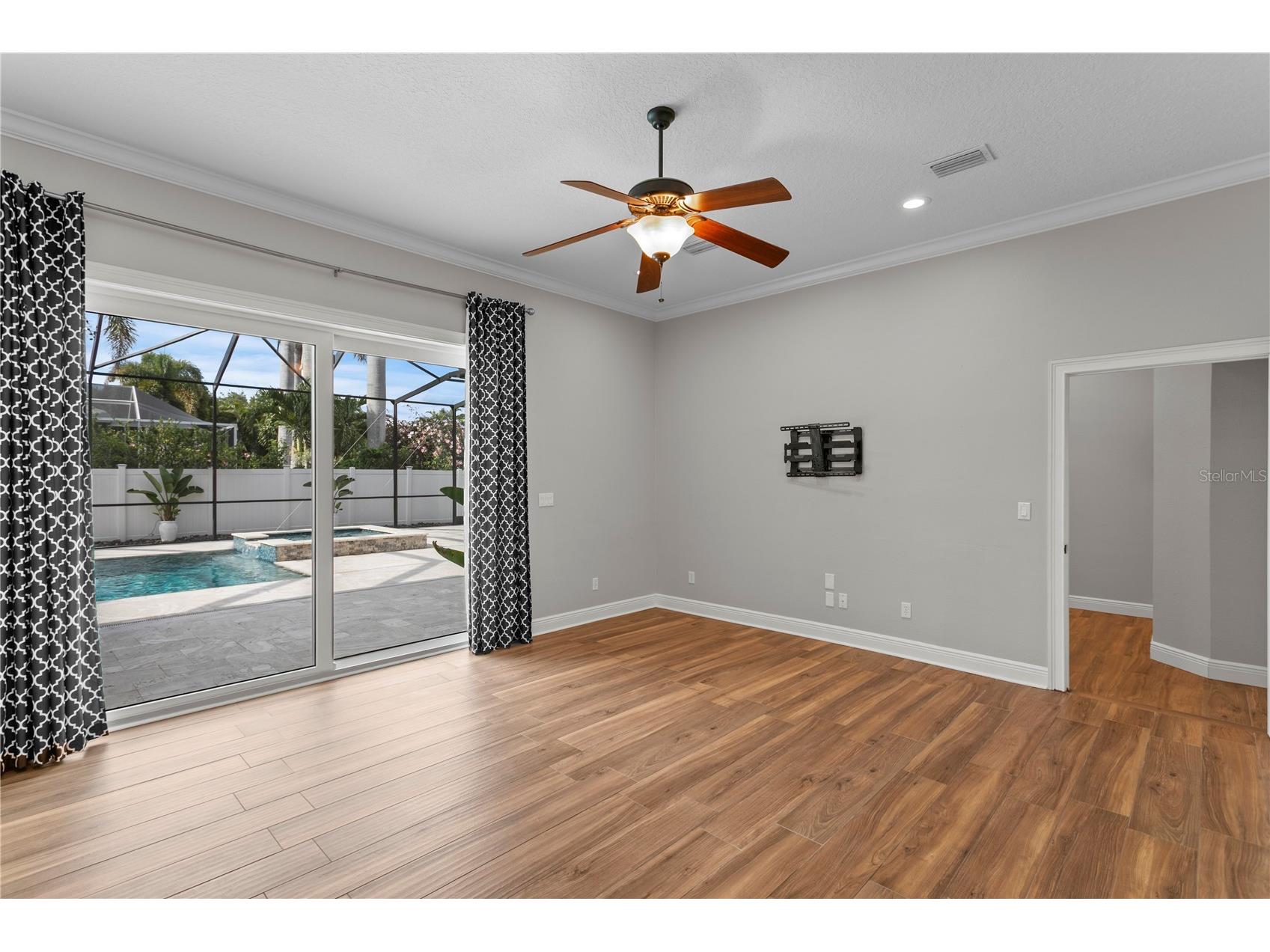 1230 Darlington Oak Circle NE Saint Petersburg FL 33703 TB8518629 image36