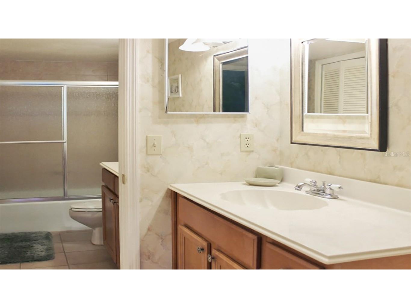 1230 Siesta Bayside Drive #1230-D Sarasota FL 34242 A4589587 image10