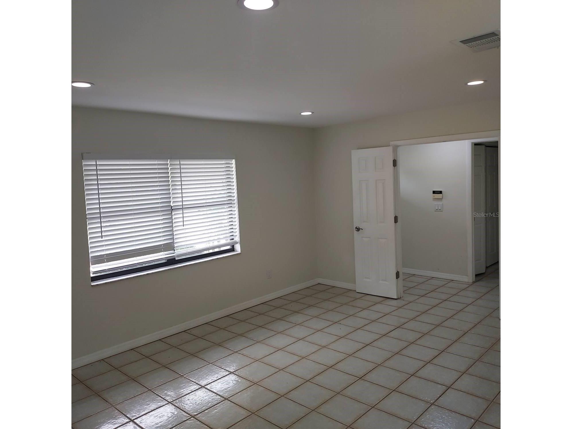 12302 N 27th Street Tampa FL 33612 TB8516938 image7