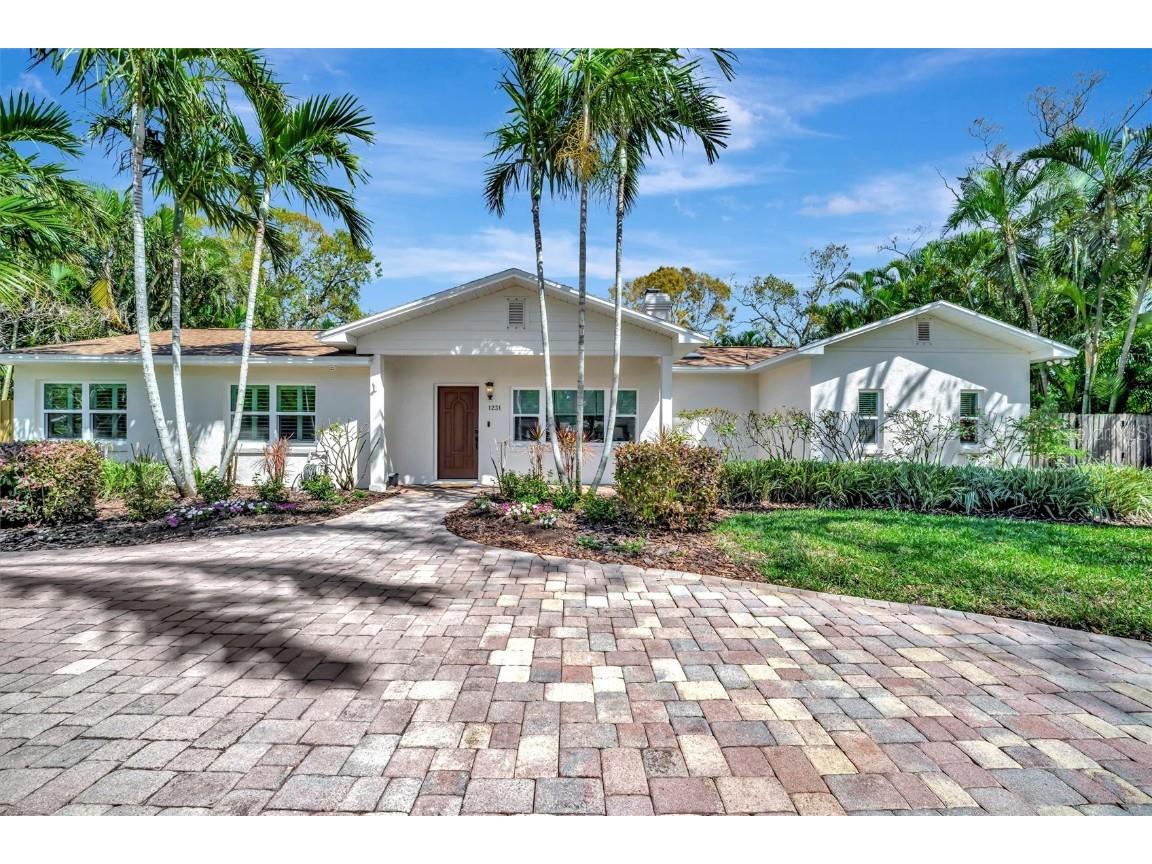 1231 Country Club Road N Saint Petersburg FL 33710 TB8359172 image1