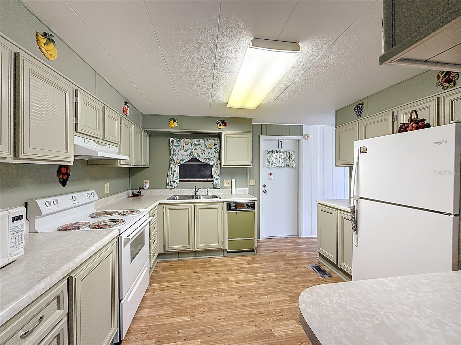 1231 Elkhart Circle Tavares FL 32778 - Lake Frances G5110520 image11