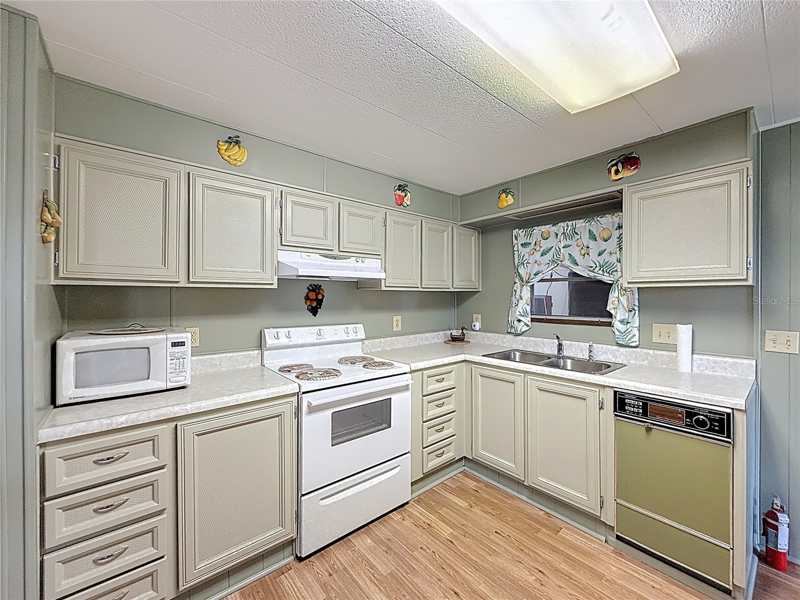 1231 Elkhart Circle Tavares FL 32778 - Lake Frances G5110520 image13