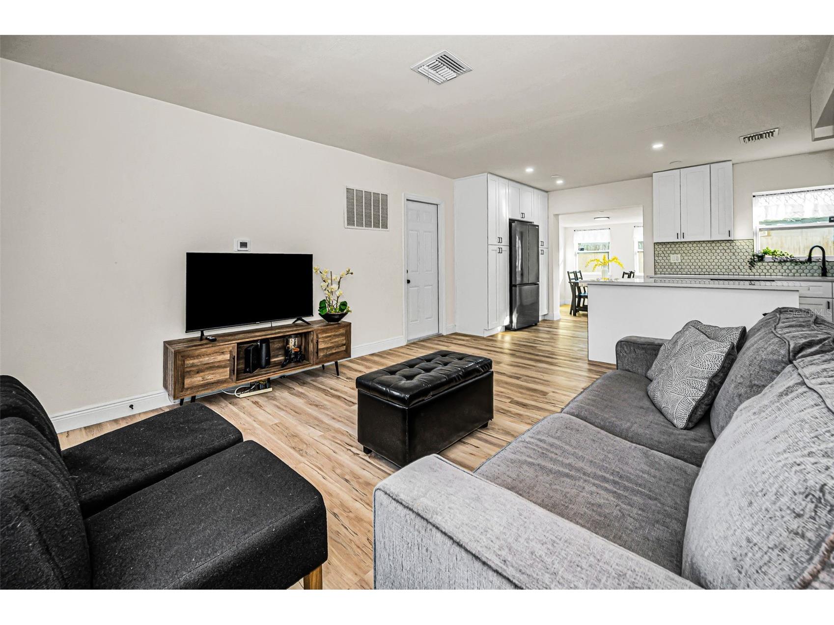 1231 Little John Lane Dunedin FL 34698 TB8525323 image4