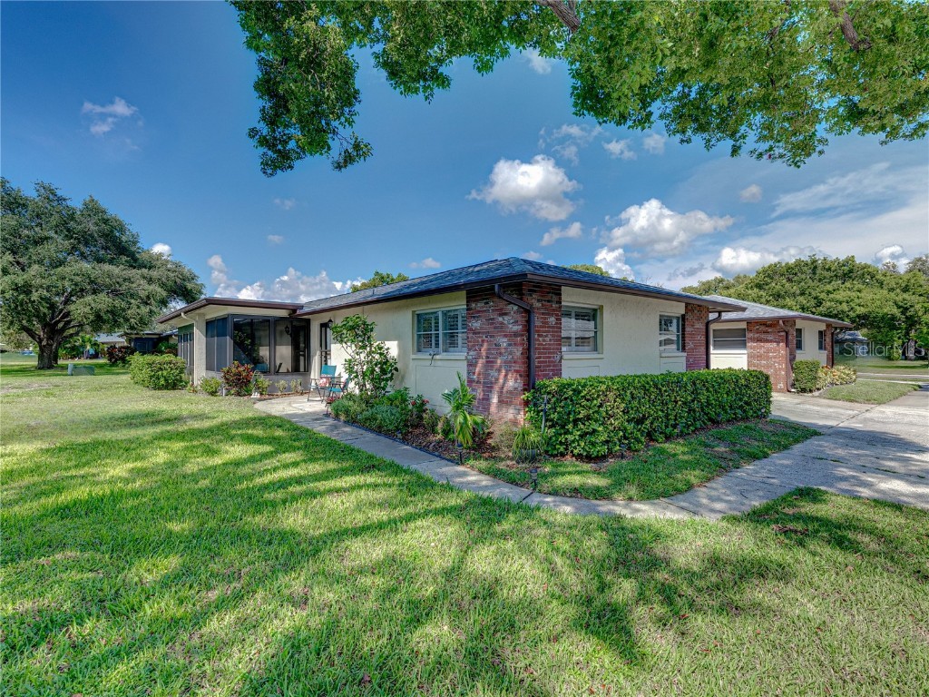 1231 Queen Anne Drive #D Palm Harbor FL 34684 - LAKE TARPON U8254100 image1