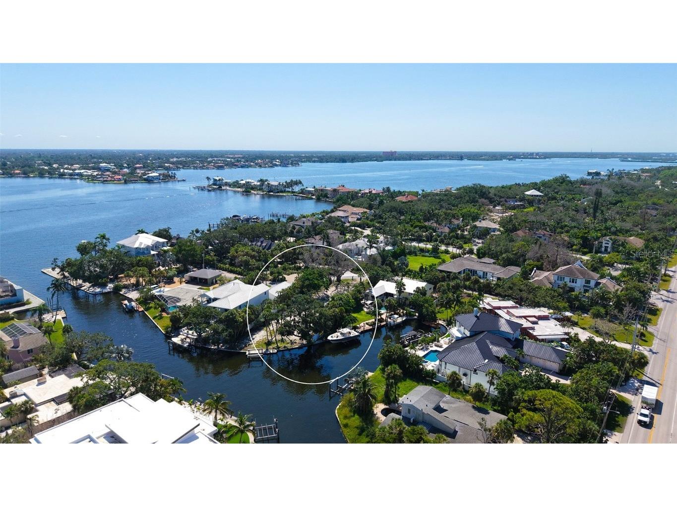 1231 Starboard Lane Sarasota FL 34242 - LITTLE SARASOTA BAY ICW A4655743 image1