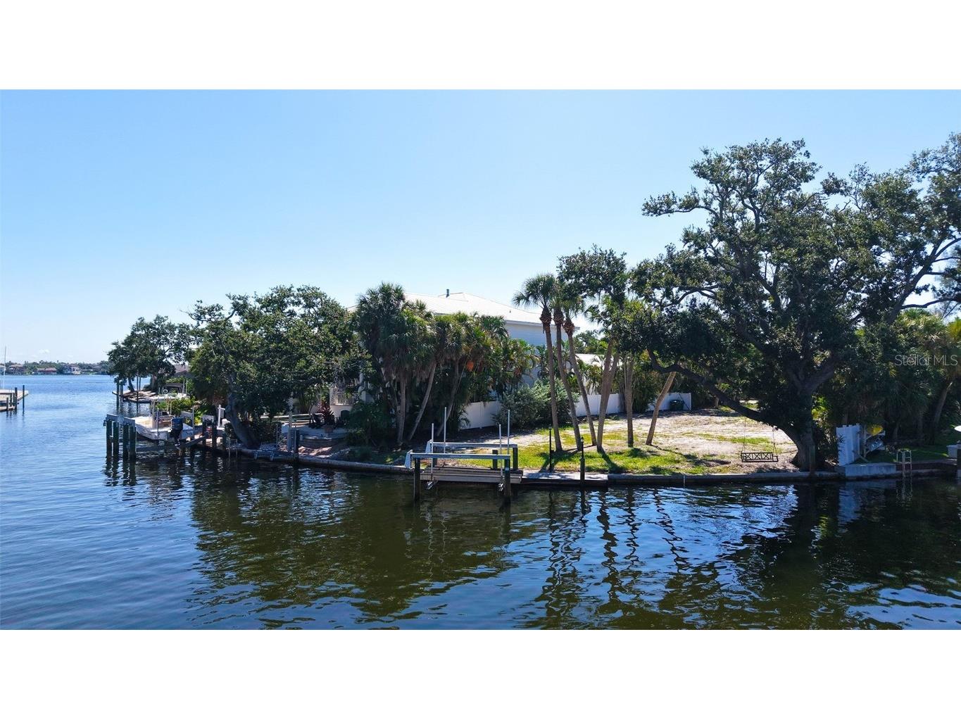 1231 Starboard Lane Sarasota FL 34242 - LITTLE SARASOTA BAY ICW A4655743 image2