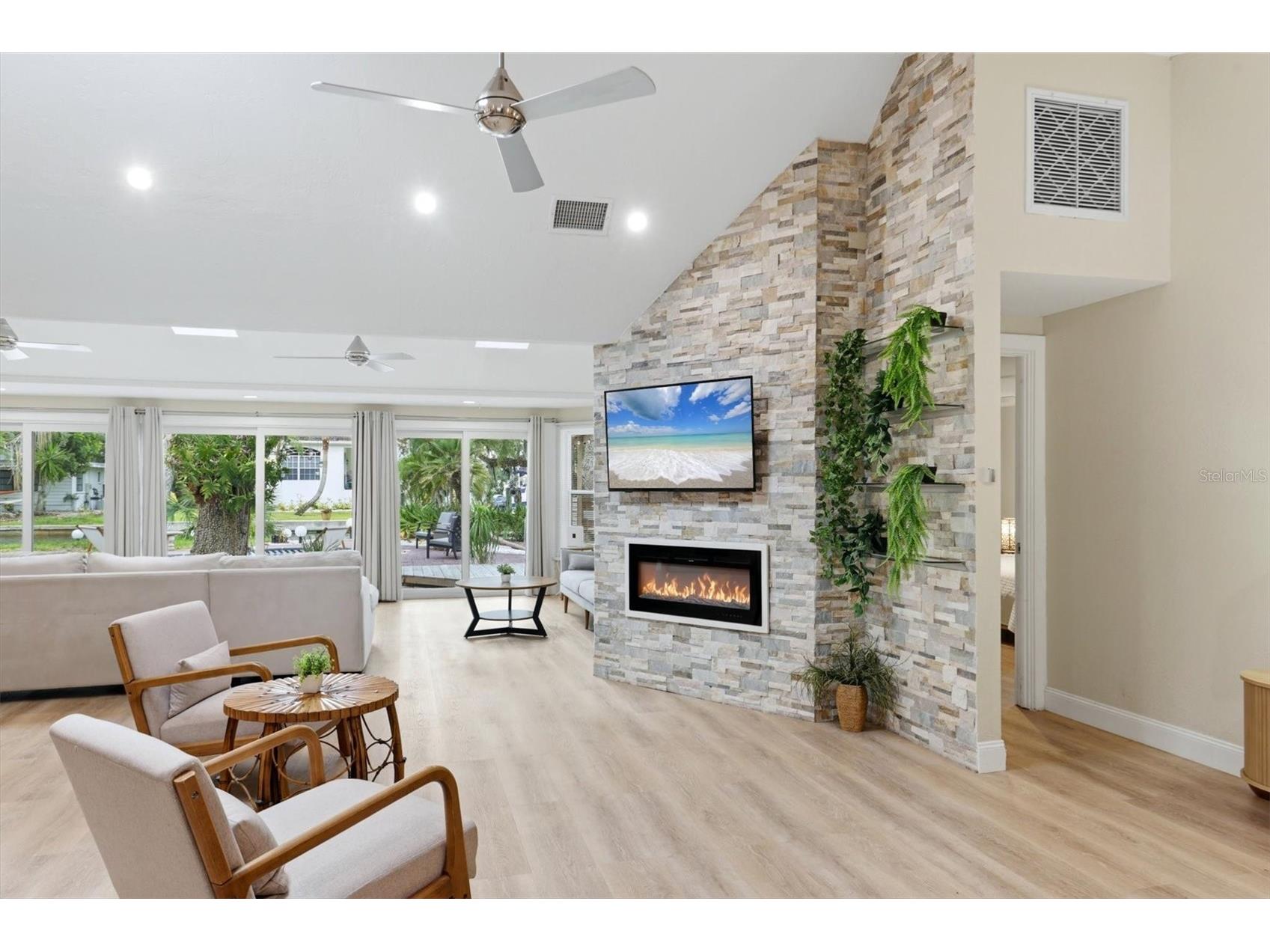 1232 Northport Drive Sarasota FL 34242 TB8519681 image3