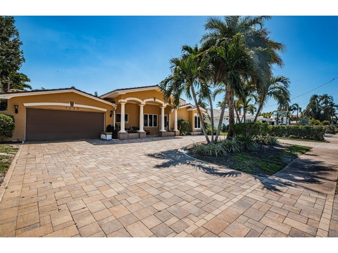 1233 Eden Isle Drive NE Saint Petersburg FL 33704 TB8361265 image1