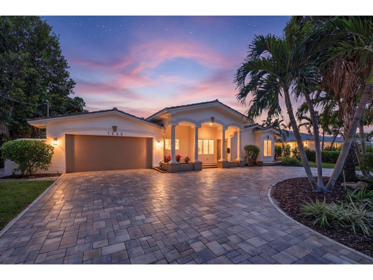 1233 Eden Isle Drive NE Saint Petersburg FL 33704 - TAMPA BAY - SMACKS BAYOU TB8498595 image1
