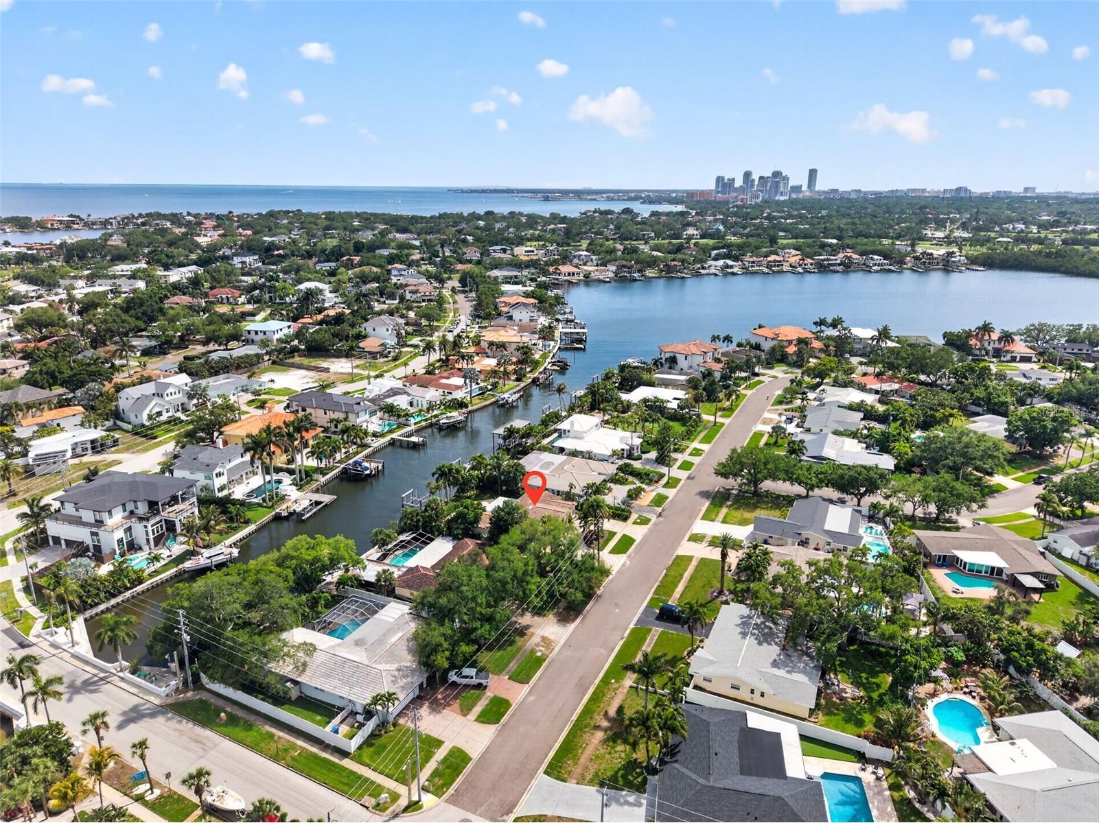 1233 Eden Isle Drive NE Saint Petersburg FL 33704 - TAMPA BAY - SMACKS BAYOU TB8498595 image10