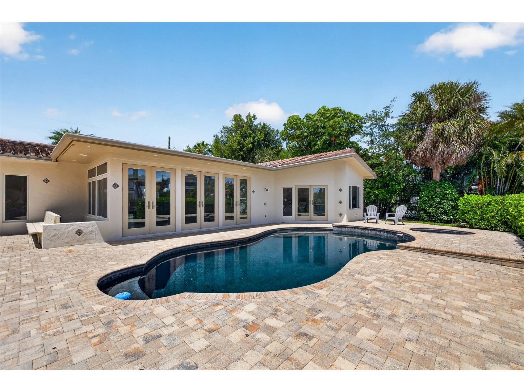 1233 Eden Isle Drive NE Saint Petersburg FL 33704 - TAMPA BAY - SMACKS BAYOU TB8498595 image11