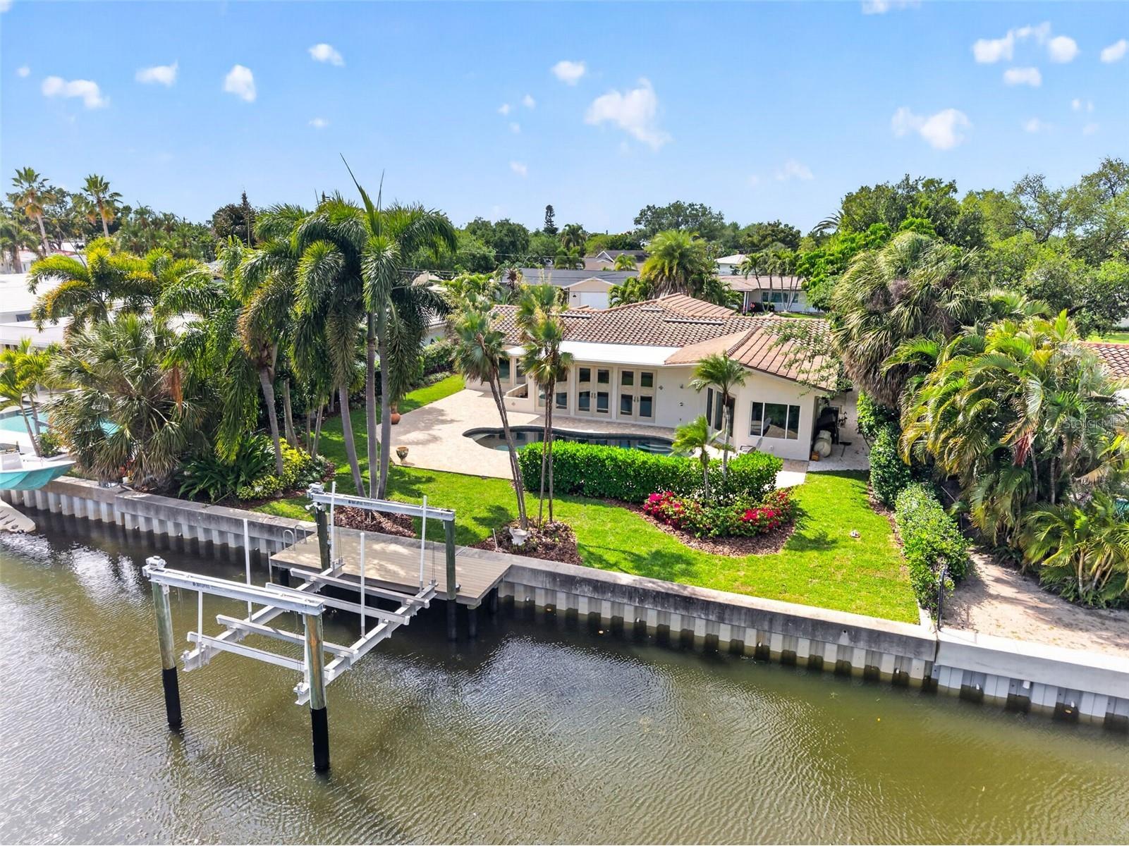 1233 Eden Isle Drive NE Saint Petersburg FL 33704 - TAMPA BAY - SMACKS BAYOU TB8498595 image2
