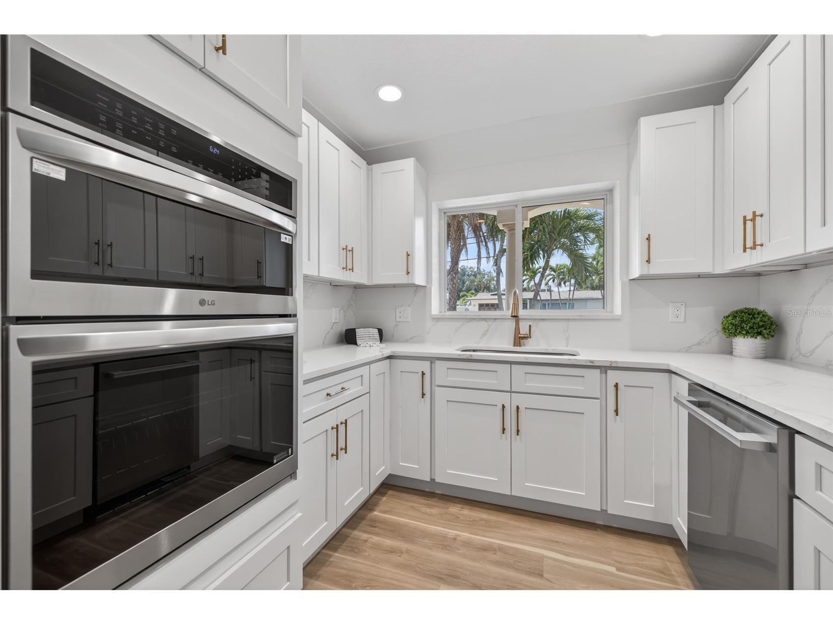 1233 Eden Isle Drive NE Saint Petersburg FL 33704 - TAMPA BAY - SMACKS BAYOU TB8498595 image25