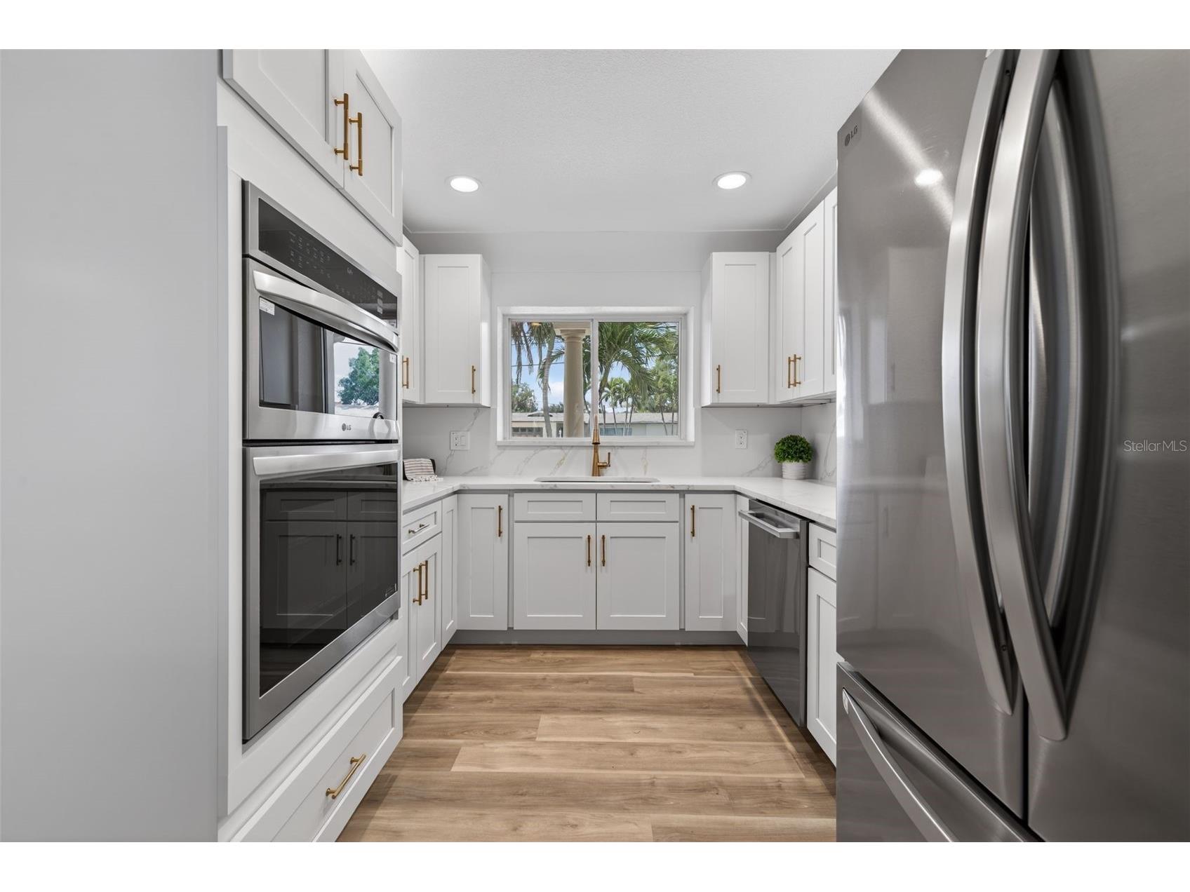 1233 Eden Isle Drive NE Saint Petersburg FL 33704 - TAMPA BAY - SMACKS BAYOU TB8498595 image27