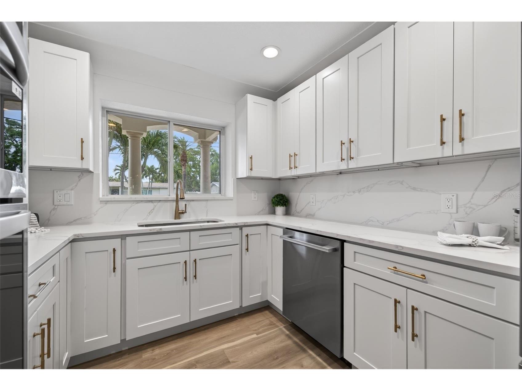 1233 Eden Isle Drive NE Saint Petersburg FL 33704 - TAMPA BAY - SMACKS BAYOU TB8498595 image28