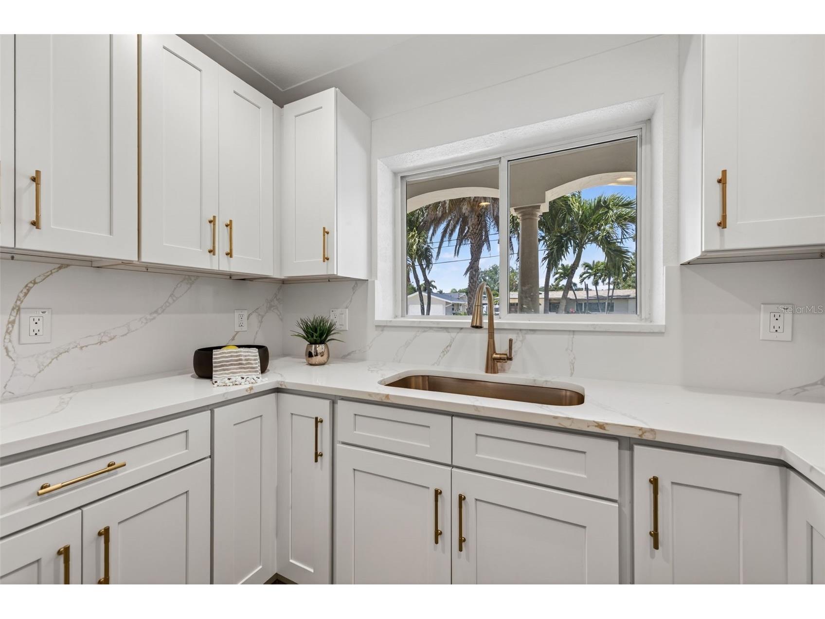 1233 Eden Isle Drive NE Saint Petersburg FL 33704 - TAMPA BAY - SMACKS BAYOU TB8498595 image29