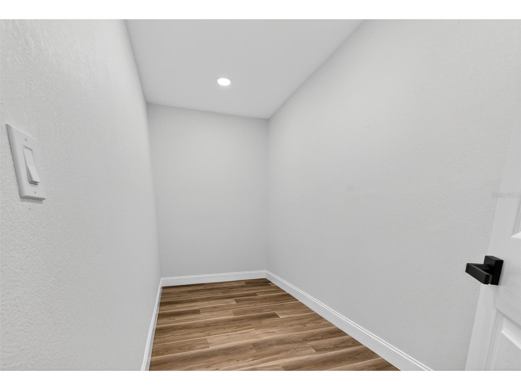 1233 Eden Isle Drive NE Saint Petersburg FL 33704 - TAMPA BAY - SMACKS BAYOU TB8498595 image33