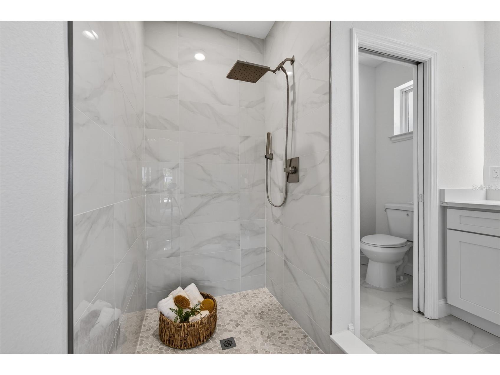 1233 Eden Isle Drive NE Saint Petersburg FL 33704 - TAMPA BAY - SMACKS BAYOU TB8498595 image34