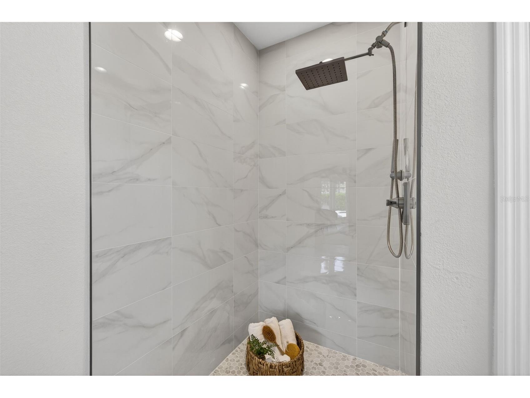 1233 Eden Isle Drive NE Saint Petersburg FL 33704 - TAMPA BAY - SMACKS BAYOU TB8498595 image35