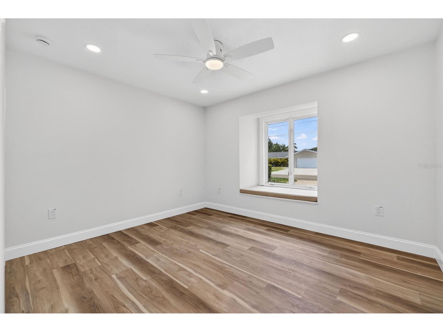 1233 Eden Isle Drive NE Saint Petersburg FL 33704 - TAMPA BAY - SMACKS BAYOU TB8498595 image41