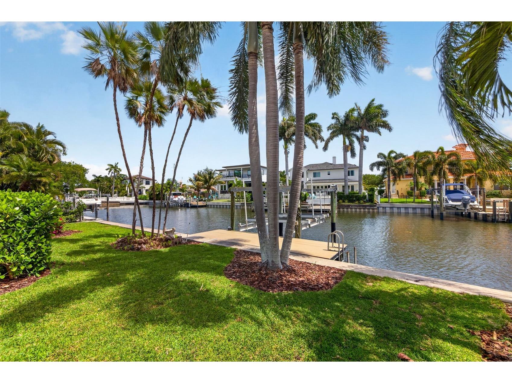 1233 Eden Isle Drive NE Saint Petersburg FL 33704 - TAMPA BAY - SMACKS BAYOU TB8498595 image45