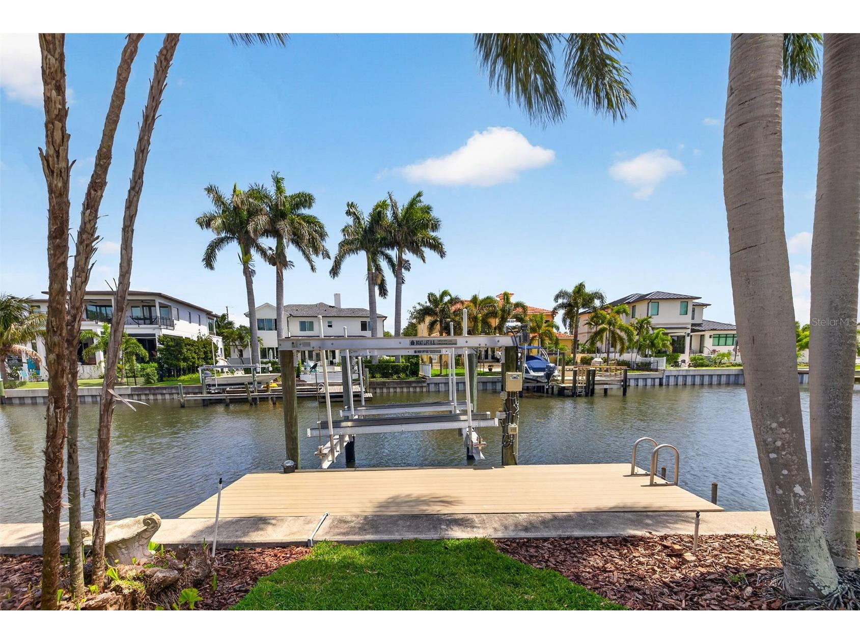 1233 Eden Isle Drive NE Saint Petersburg FL 33704 - TAMPA BAY - SMACKS BAYOU TB8498595 image46