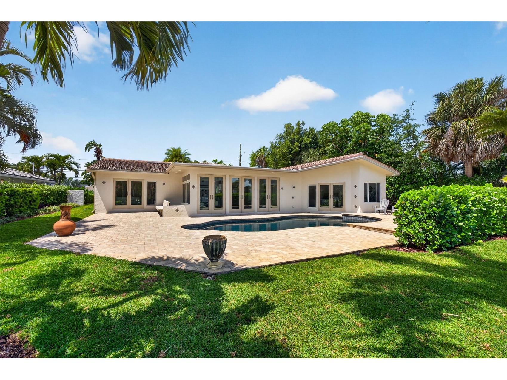 1233 Eden Isle Drive NE Saint Petersburg FL 33704 - TAMPA BAY - SMACKS BAYOU TB8498595 image48