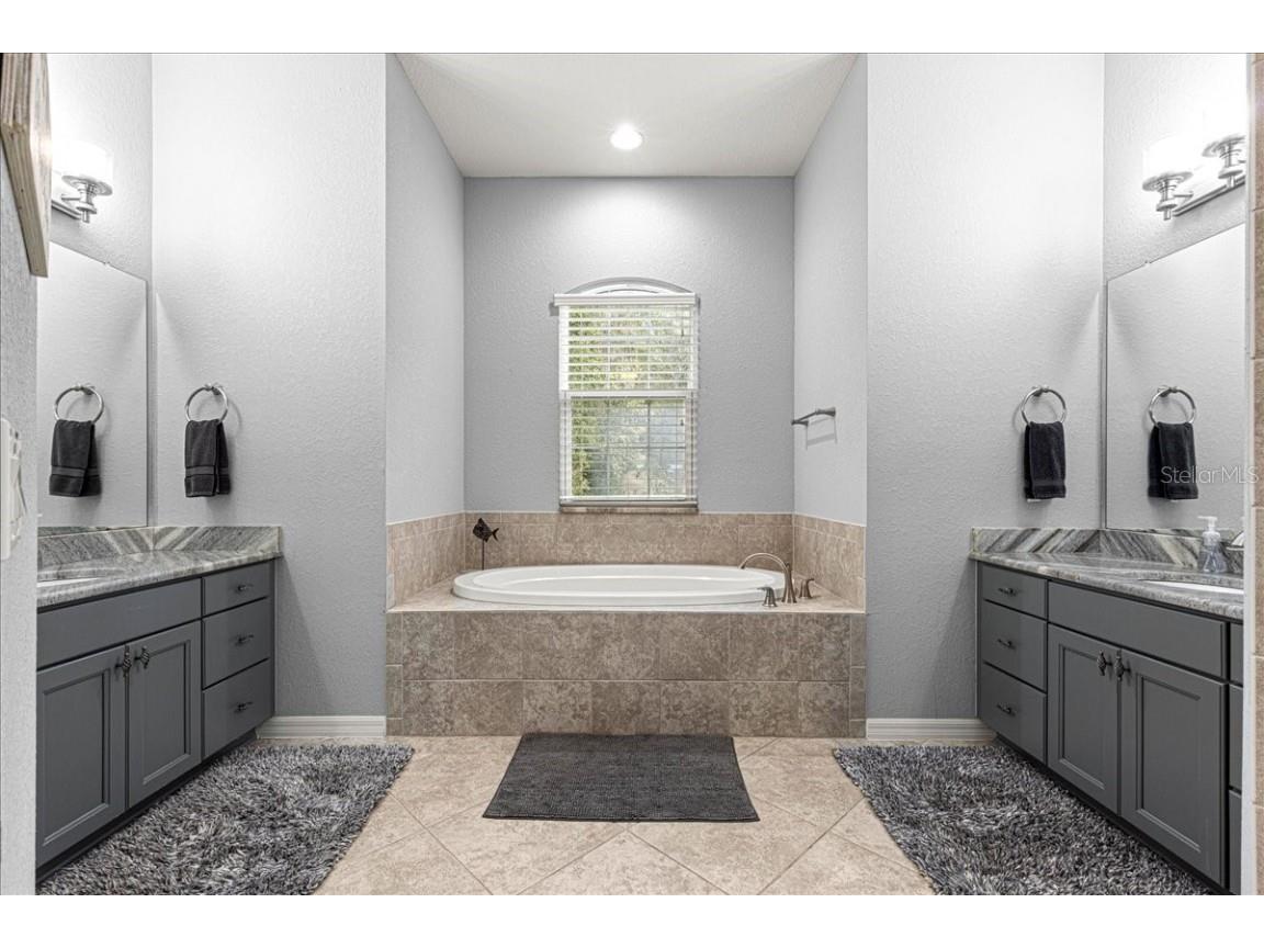 12336 E Highway 25 Ocklawaha FL 32179 - LAKE WEIR OM696216 image55