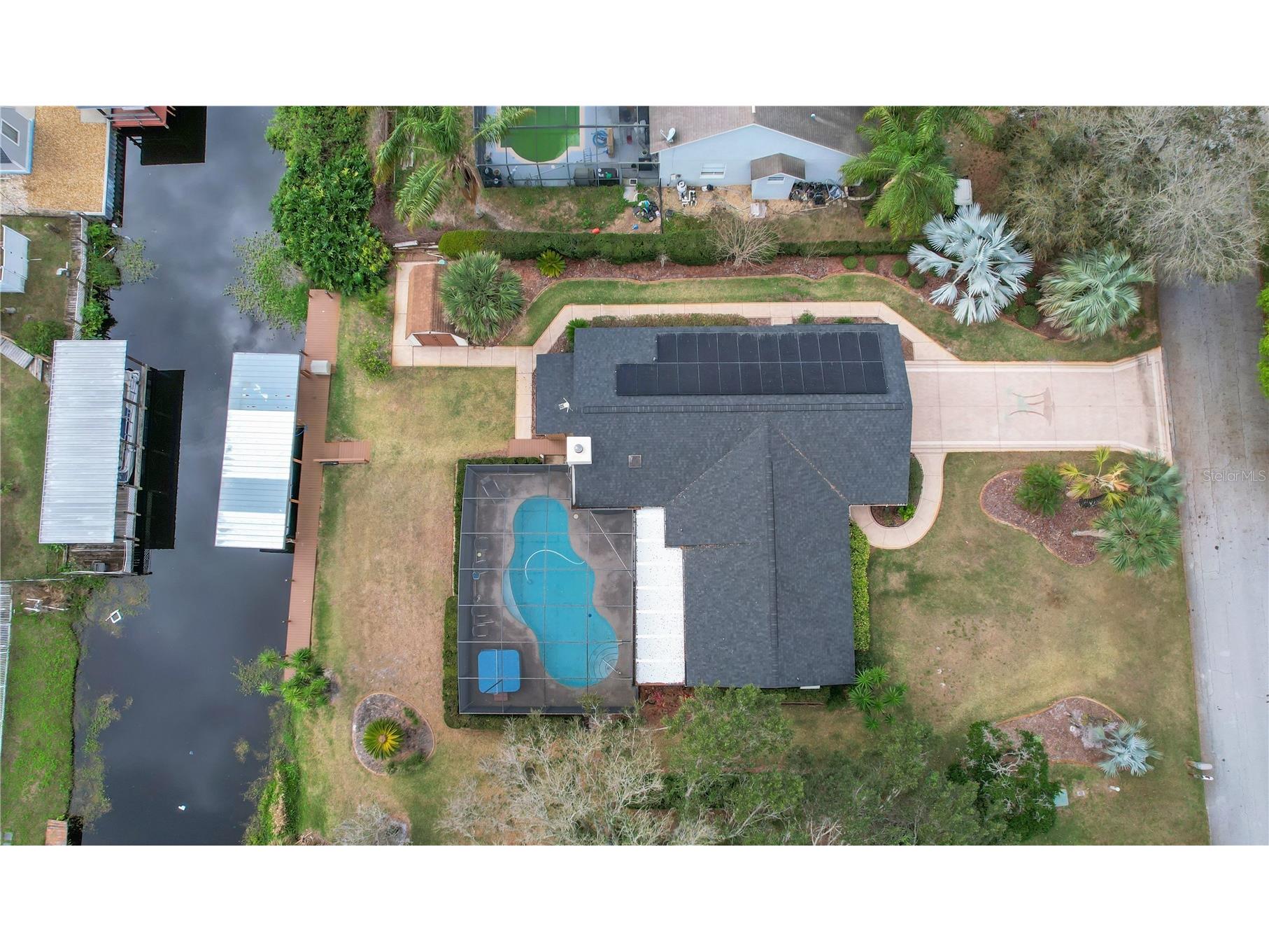 12338 S Putney Court Leesburg FL 34788 - CANAL TO THE CHAIN OF LAKES G5093263 image1