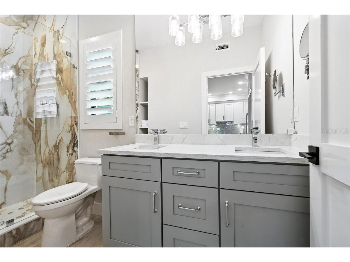 1234 15th Street #102 Sarasota FL 34236 A4670003 image19