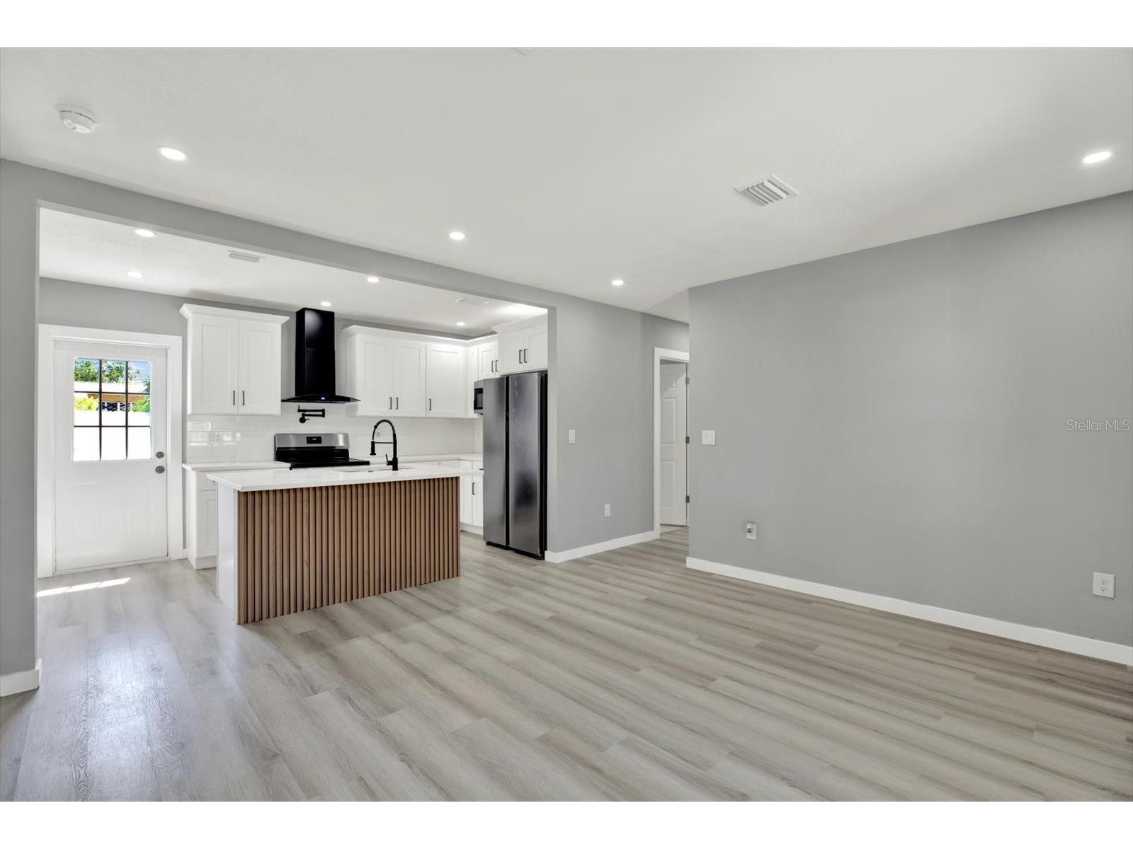 1235 Stockton Drive Clearwater FL 33755 TB8423059 image3