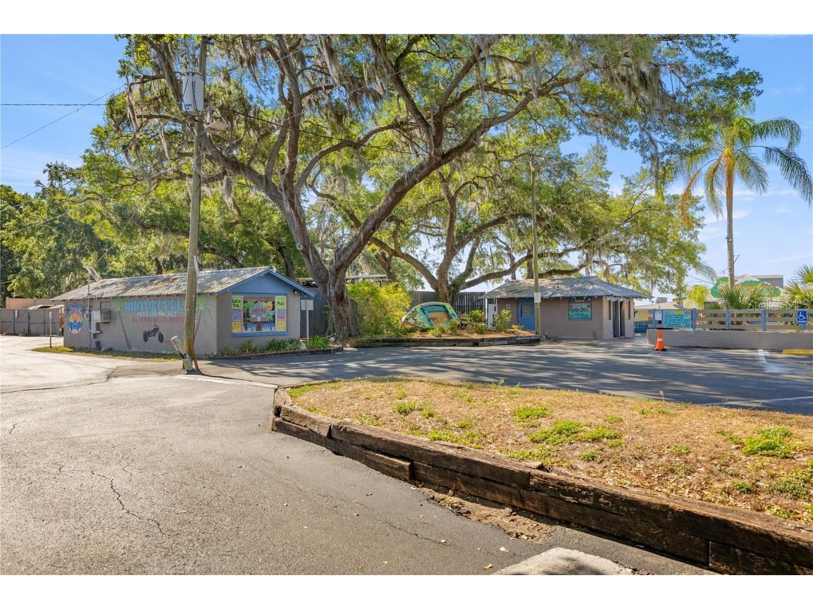 12351 SE Hwy 464 Ocklawaha FL 32179 OM713773 image42