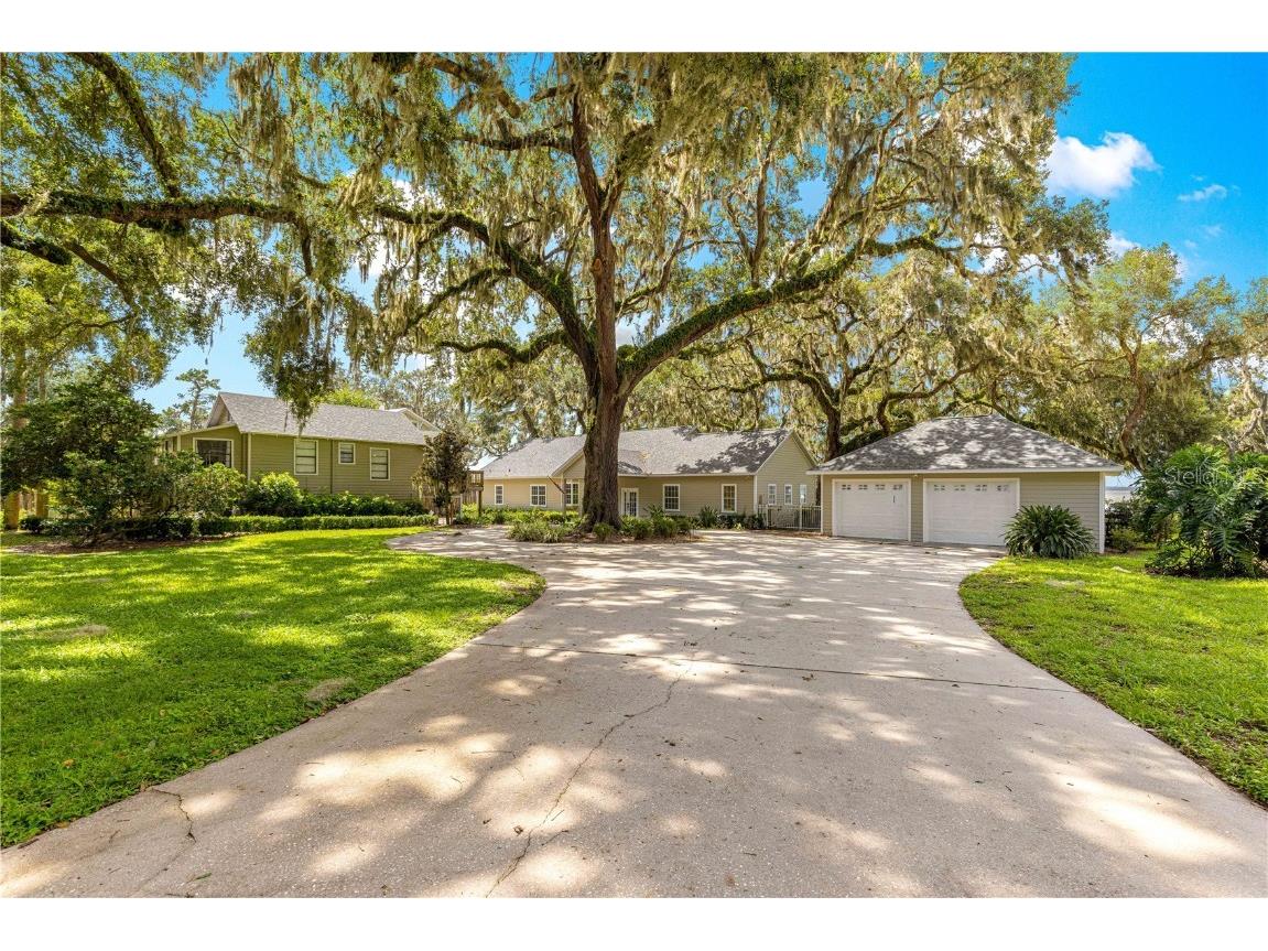 12360 E Highway 25 Ocklawaha FL 32179 - LAKE WEIR OM705819 image1