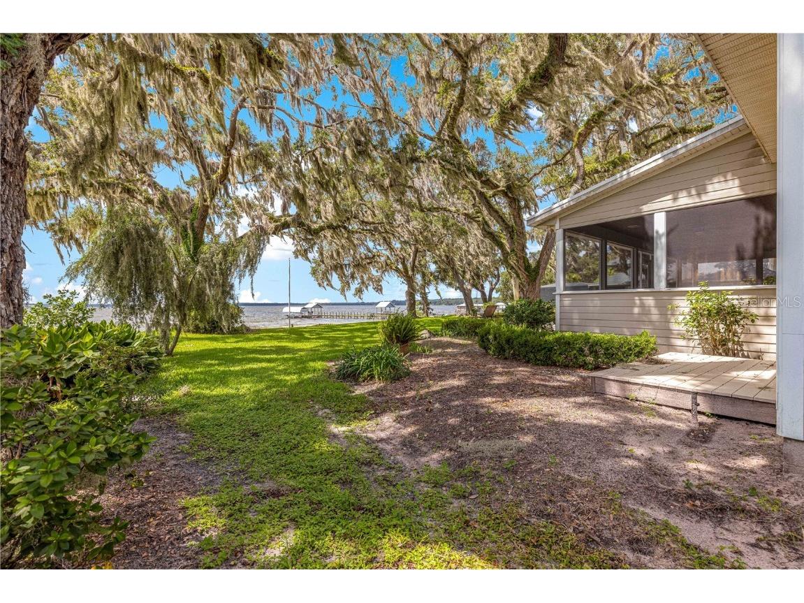12360 E Highway 25 Ocklawaha FL 32179 - LAKE WEIR OM705819 image59